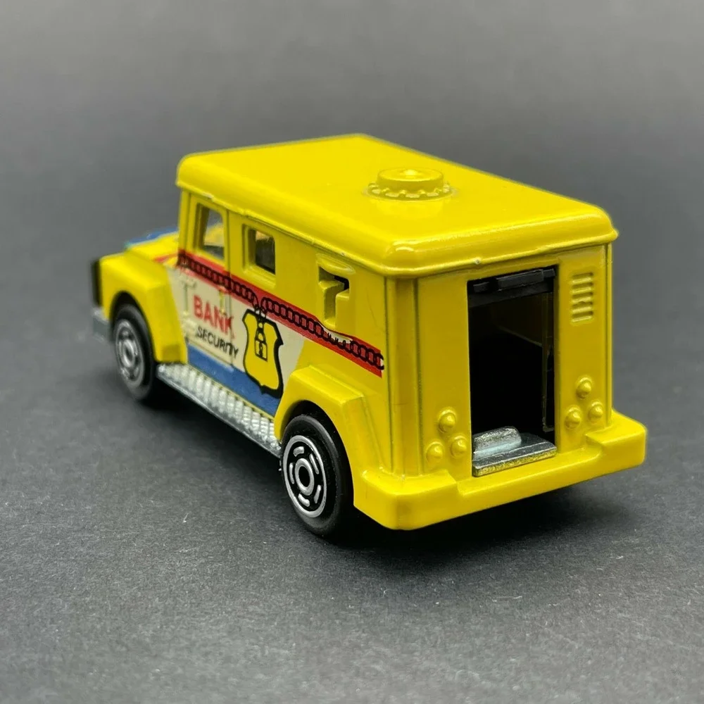 Majorette Armored Bank Security Armored Car Delivery Truck Graphics Diecast 1/57